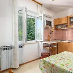 Apartmán 2 Bedroom Awesome In