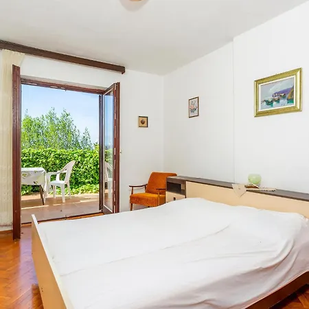 Apartmán 2 Bedroom Awesome In Vantacici